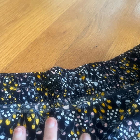 LOFT Floral Shorts - Picture 2 of 5